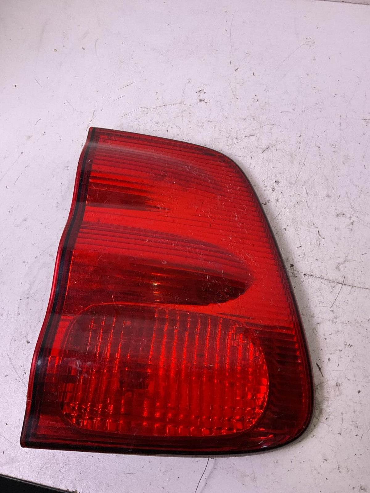 Tail Light Assembly TOYOTA SEQUOIA Right 01 02 03 040